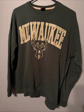 NBA Milwaukee Crewneck Sweatshirt in Dark Green and Gold